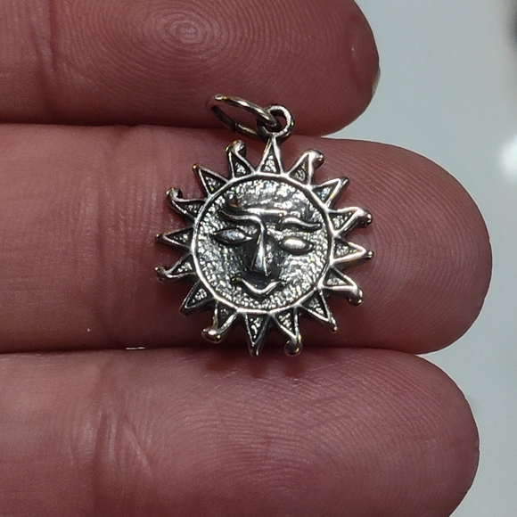 Vintage "Sun" charm for charm bracelet - Picture 4 of 6